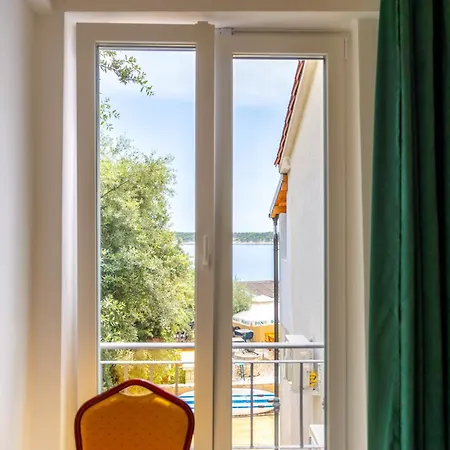 Apartment By The Sea Barbat, Rab - 14512