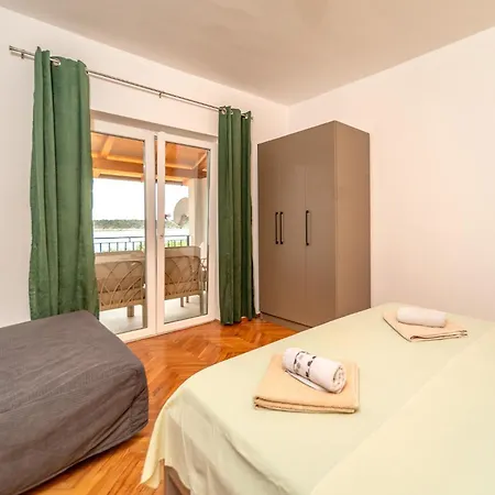 Apartment By The Sea Barbat, Rab - 14512 *